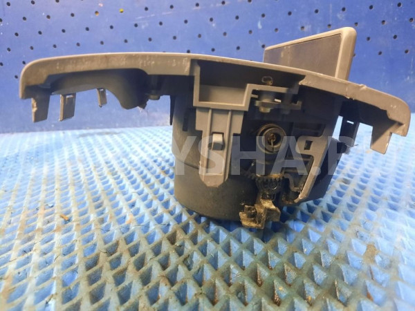 Подстаканник  Mazda 6 GG Mazda 2 оригинальный номер GJ6A64361