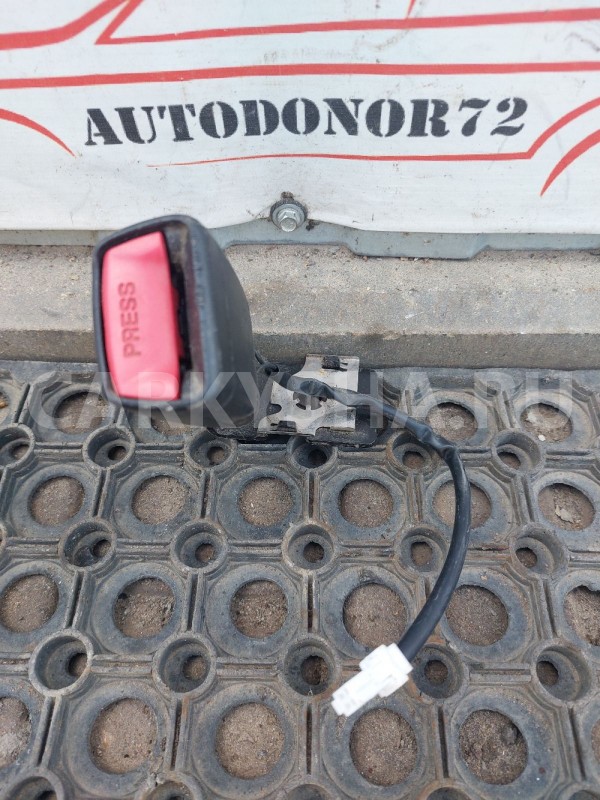 Замок ремня безопасности зад прав Kia Ceed ED Kia Cee'd оригинальный номер 898401H000EQ