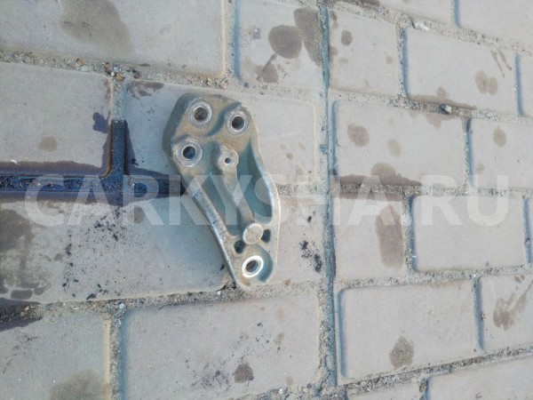 Кронштейн двигателя правый Kia Ceed ED1 Kia Cee'd оригинальный номер 218152H000