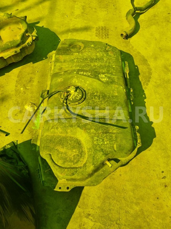 Бензобак Toyota Voxy оригинальный номер 7700128532