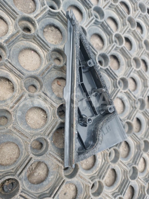 Накладка стекла заднего левого Kia Ceed ED SW Kia Cee'd оригинальный номер 838301H000EQ