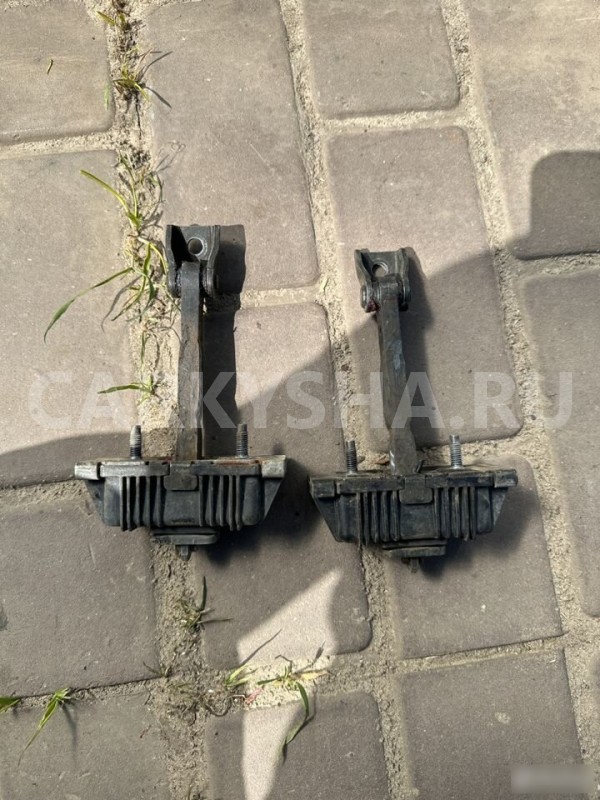 Ограничитель передней двери Toyota Avensis T250 Toyota Avensis 