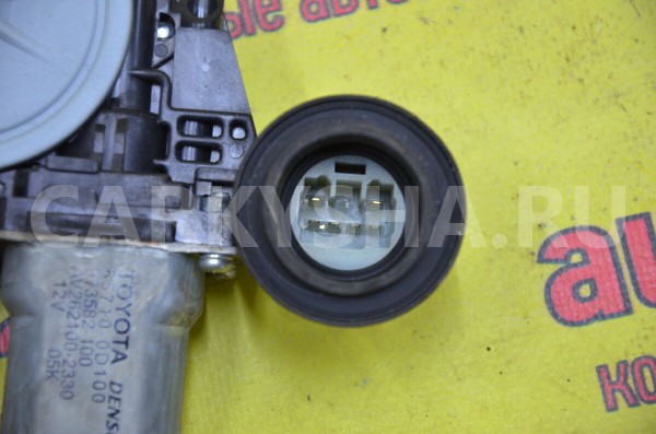 Стеклоподъемник электр. задний левый Toyota Auris оригинальный номер 6980412180