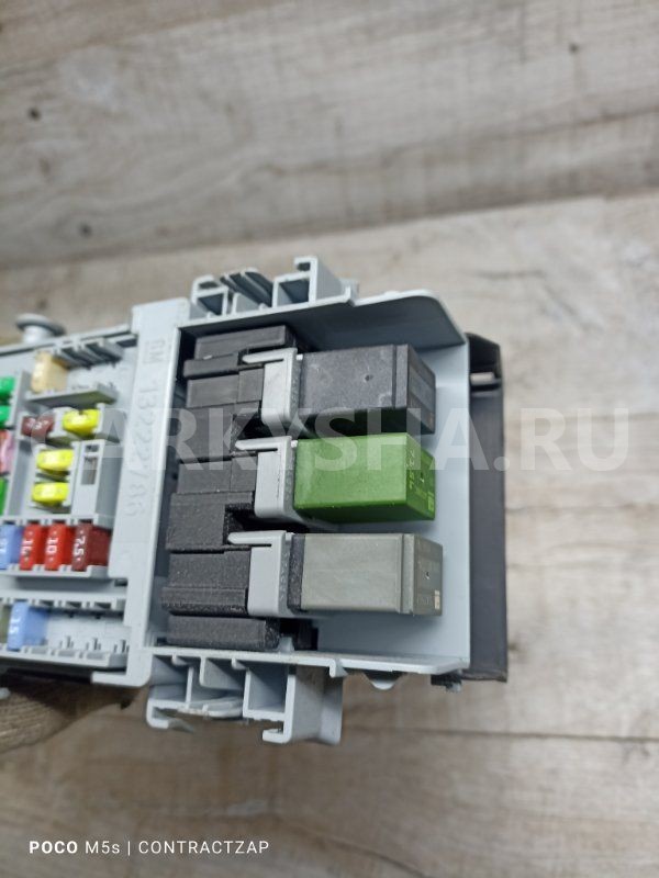 Блок предохранителей  Шевроле Cruze 13222786 Chevrolet Cruze оригинальный номер 13222786