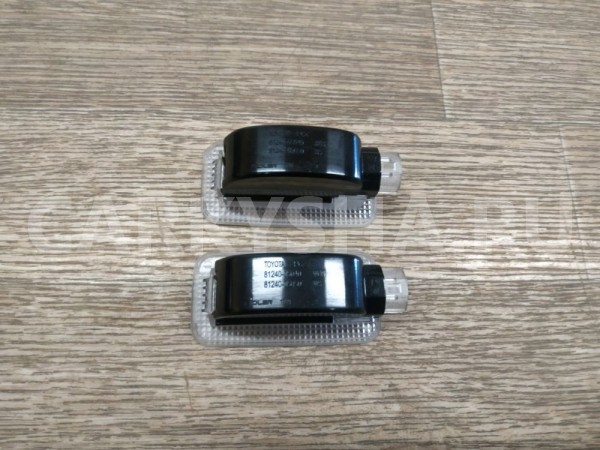 Плафон салонный Toyota Avensis оригинальный номер 8124005040