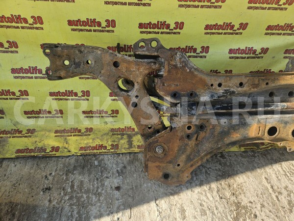 Балка передняя поперечная Toyota Auris оригинальный номер 5120112441