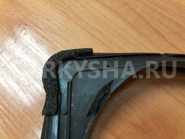 Уплотнитель стекла двери задний правый Honda Honda Accord оригинальный номер 72735TL0G01
