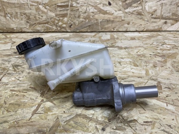 Главный тормозной цилиндр (в сборе) Toyota Yaris II Хэтчбек 5 дв. оригинальный номер 47201-09161