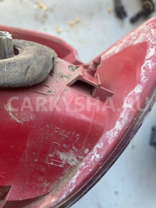 Фонарь задний левый Mazda Demio IDY (2002—2007) Mazda 2 оригинальный номер D47151160B