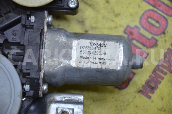 Стеклоподъемник электр. передний правый Toyota Auris оригинальный номер 6981002310