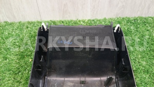 Накладка центральной консоли Hyundai i30 2011 Hyundai i30 оригинальный номер 846512R000