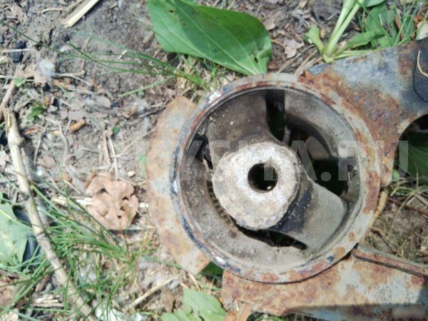 Подушка двигателя задняя Toyota Corolla Auris Toyota Auris 