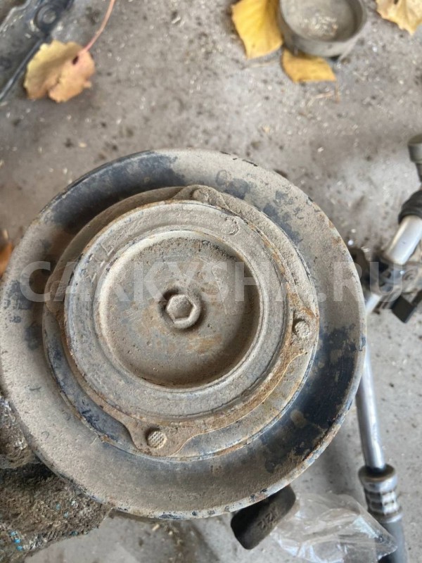 Компрессор кондиционера Toyota Avensis T220 рестайлинг (2000—2003) Toyota Avensis оригинальный номер 8831005080