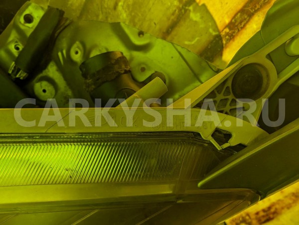 Ноускат Toyota ISis оригинальный номер 52119-44400-B1