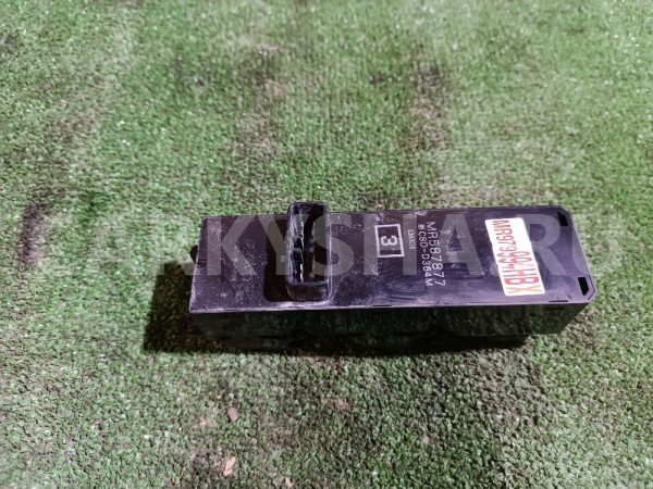 Блок управления стеклоподъемниками Mitsubishi Lancer оригинальный номер MR979994