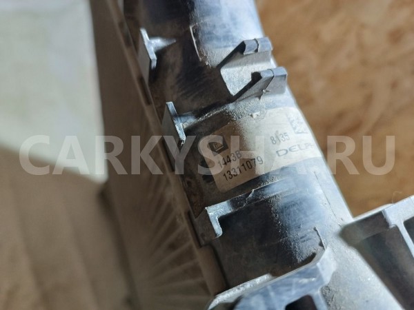 Радиатор охлаждения Chevrolet Cruze оригинальный номер 13311079