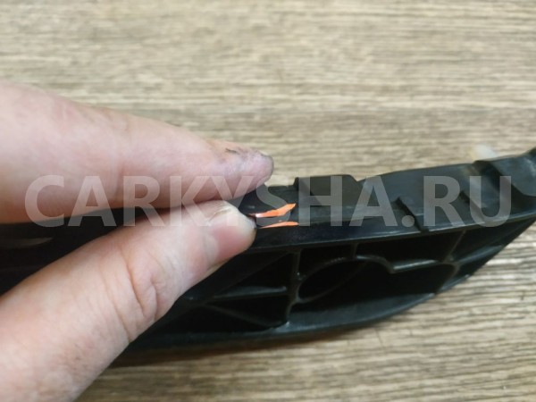 Кронштейн переднего бампера левый Hyundai ix35 оригинальный номер 865132Y000