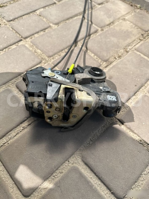 Замок двери передней правой Toyota Avensis T250 Toyota Avensis 