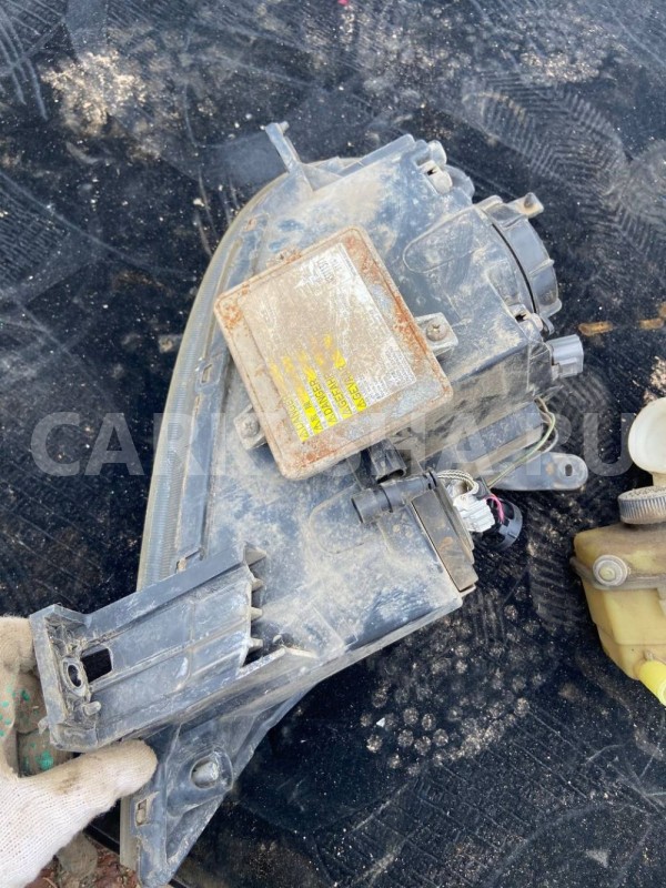 Фара левая Mazda Demio IDY (2002—2007) Mazda 2 оригинальный номер p2632L