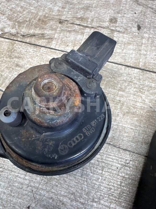Сигнал звуковой Audi A4 / A5 / Q5 / RS4 / RS5 Audi 200 оригинальный номер 8T0951223